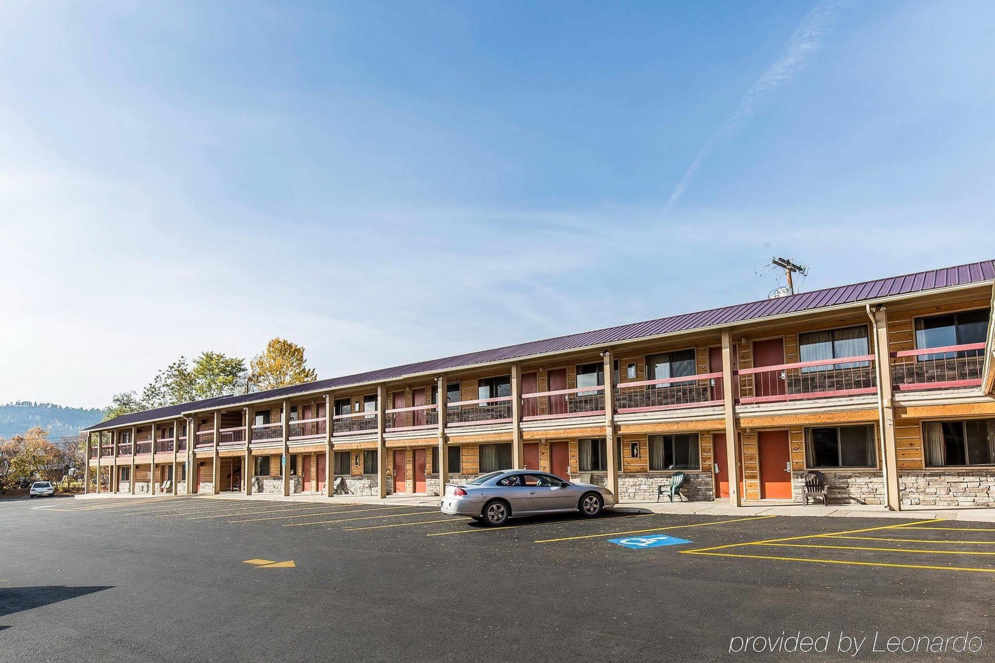 Econo Lodge Inn & Suites Kalispell - Glacier National Park Gateway Exterior photo